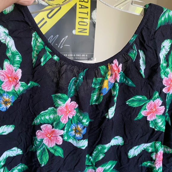 Plus Floral Blouse - Picture 7 of 8